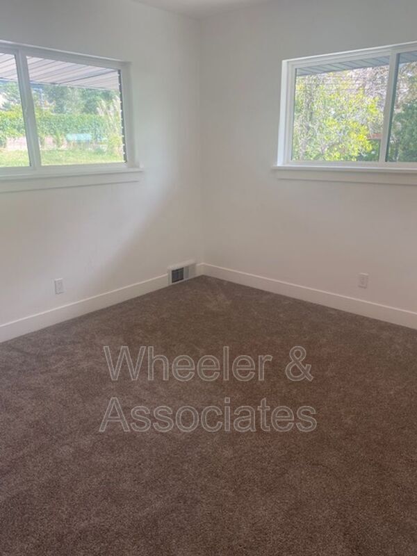 Photo - 3718-3718 Brinker Ave