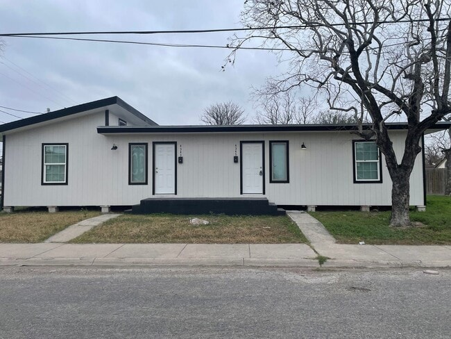 Photo - Delightful 2-Bedroom, 1-Bath Duplex for Rent – Updated and Move-In Ready!