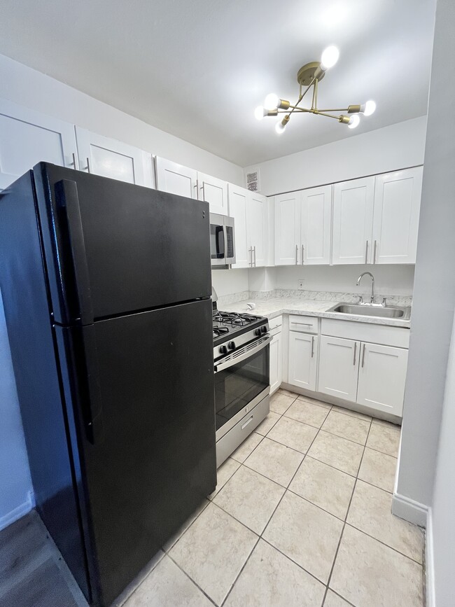 Building Photo - 124 Wade St Unit 2G Rental