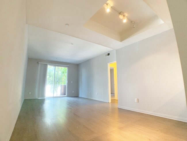 Building Photo - 3709 Motor Ave Unit 203 Rental