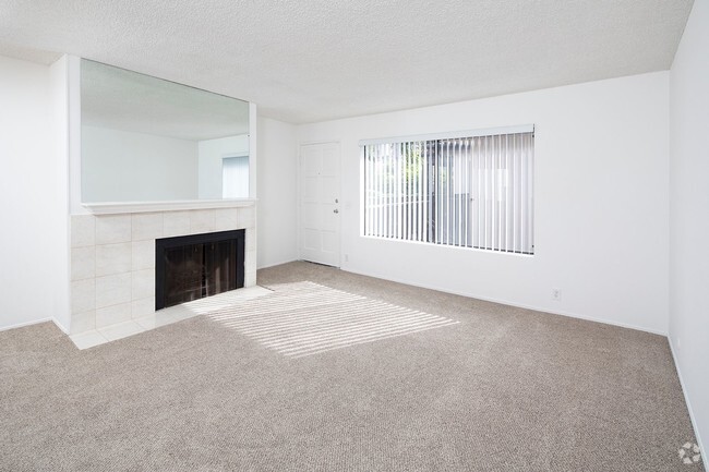 Building Photo - *OPEN HOUSE: 7/26 10AM-12PM* 2BR In The He... Unit 08