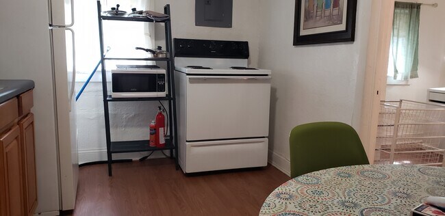 Cocina - 176 NE 50th St