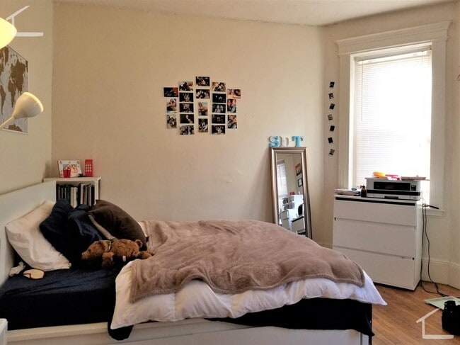 Photo - Packard's Corner three bedroom filled with sunlight Unit #19