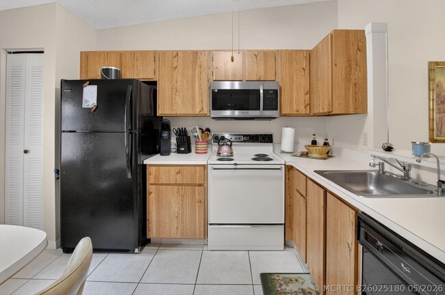 8697 Sunbird Pl