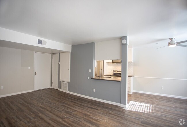 1BR, 1BA-728 SF