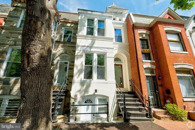 Building Photo - 1214 Linden Pl NE Rental
