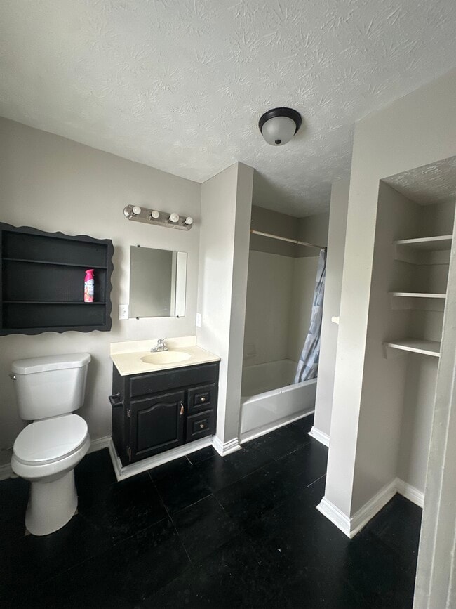 Photo - 1641 Sullivant Ave Unidad C