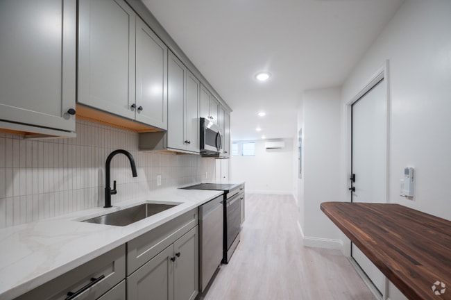 Building Photo - 126 Adelaide Ave Unit B04 Rental