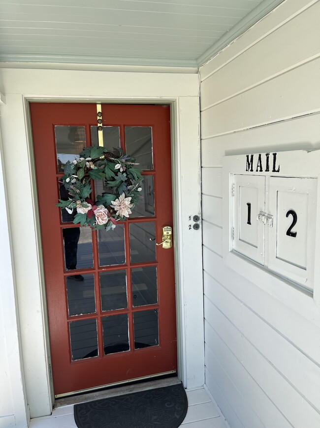 Building Photo - 1122 9th St Unit Petch Manor Apt. 1