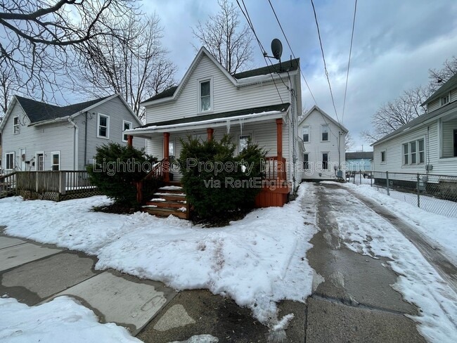 Photo - 1011 Quarry Ave NW