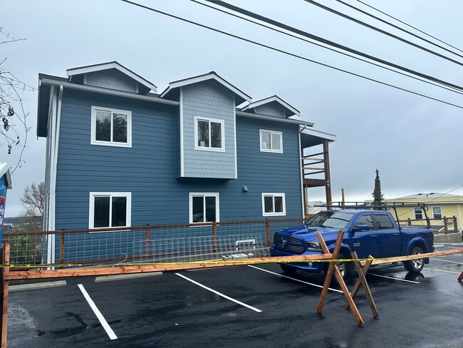 Building Photo - 820 N Garden St Unit #201