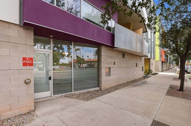 Photo - 1111 W University Dr Unidad 1008