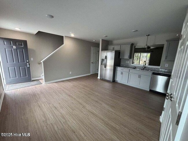 Photo - 1234A Masters Ln