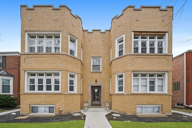 Building Photo - 2737 W Lunt Ave Rental