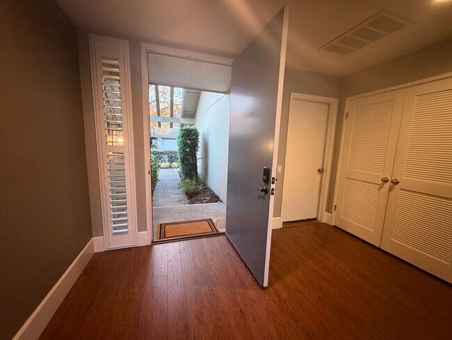 Photo - Gorgeous 3-Bedroom House in Gold River with pool