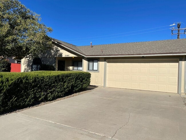 Building Photo - READY NOW! 3+2 Home In Golden Hills East With Garage!