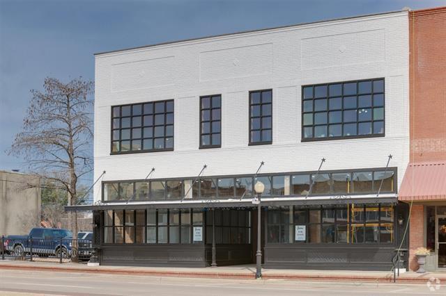 Building Photo - 115 E Moore Ave Rental