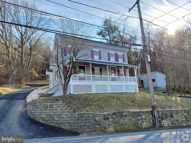 Building Photo - 3 Bedroom Home in Wernersville