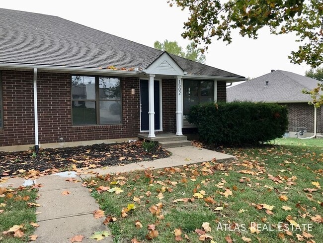 Photo - 1502 SW Sunset St