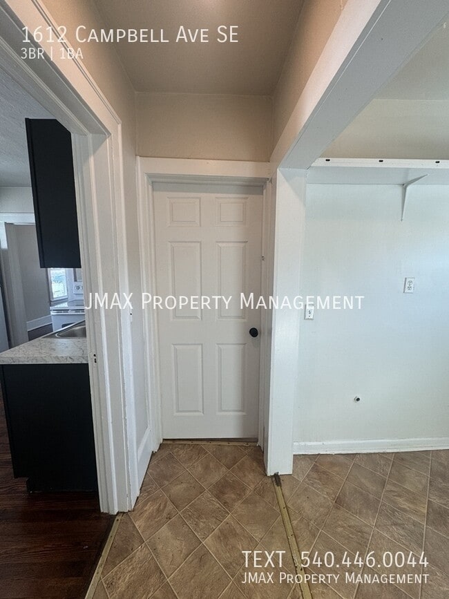 Photo - 1612 Campbell Ave SE