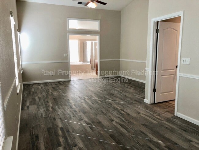 Photo - 546 Everglade Ave