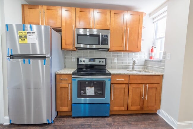 Building Photo - 104 N 60th St Unit 2F