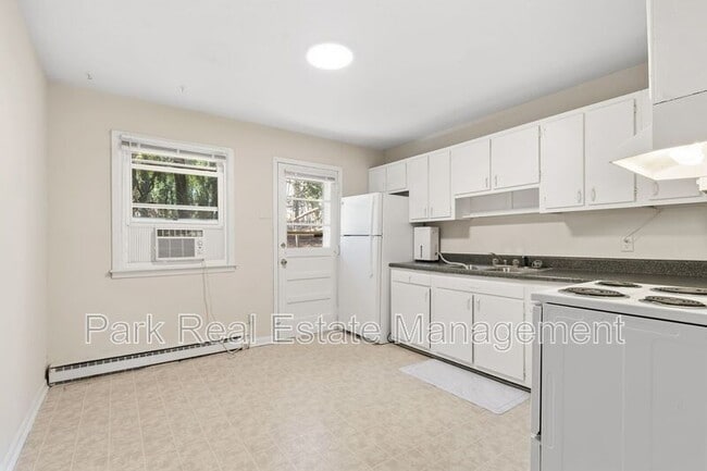 Photo - 635 N Columbia St