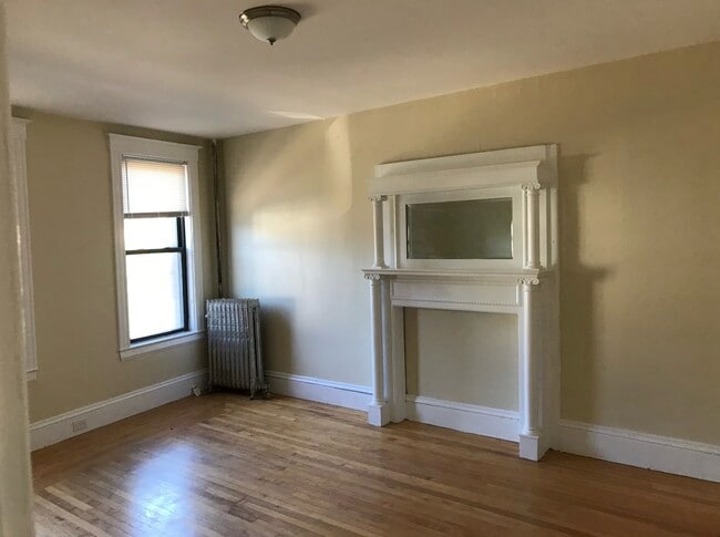 Building Photo - 133 Highland St Unit 7