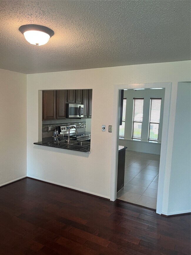 Photo - 4250 Bridledon Ln