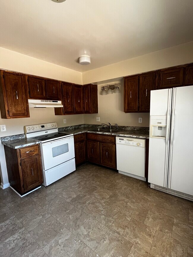Kitchen - 750 S 4th St Unit 3