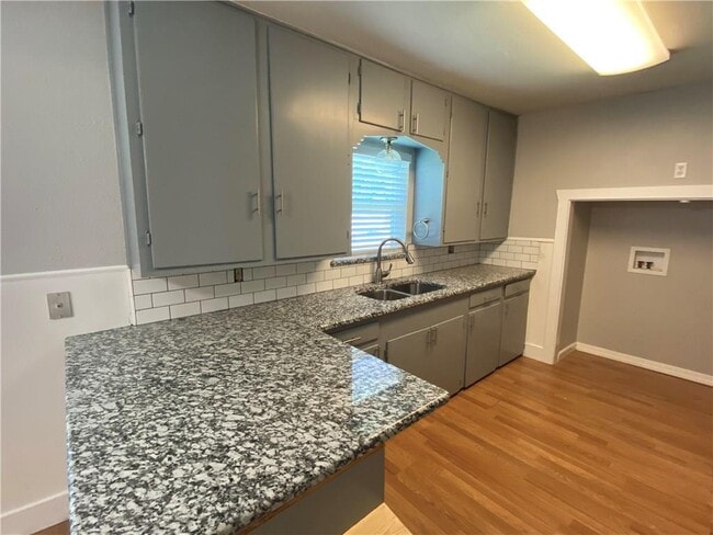 102 E Live Oak St