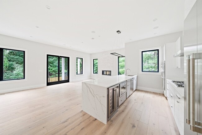 Photo - 94 Thurston Rd