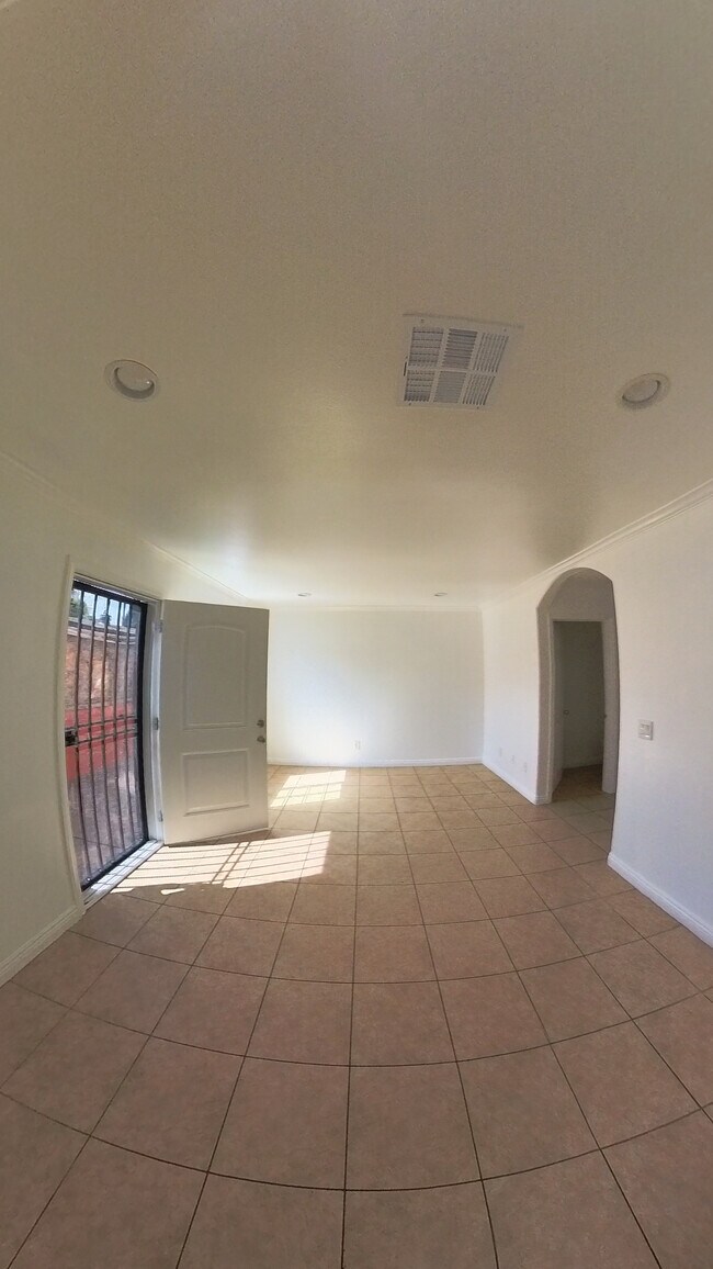 Photo - 1302 S Willowbrook Ave