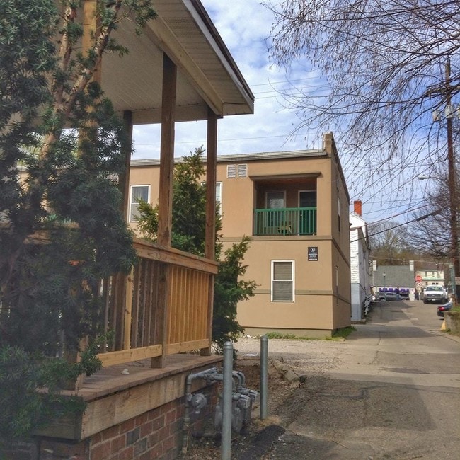 Building Photo - 13 Fern St Unit 1