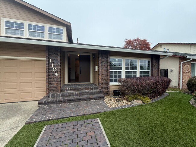 Photo - 4 Bedroom | 3 Bathroom | Home in Roseville