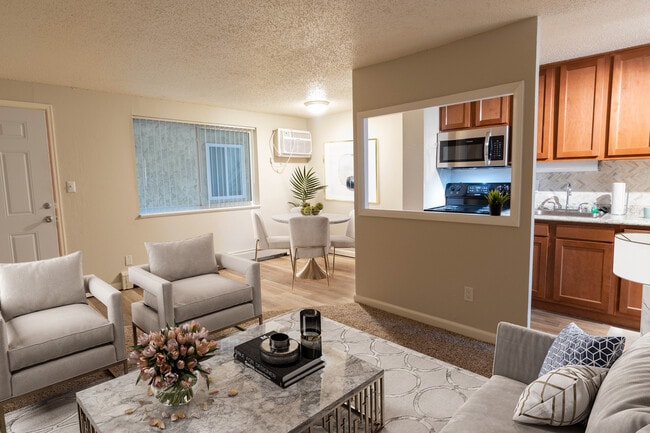 Building Photo - Roman Villa Apartments