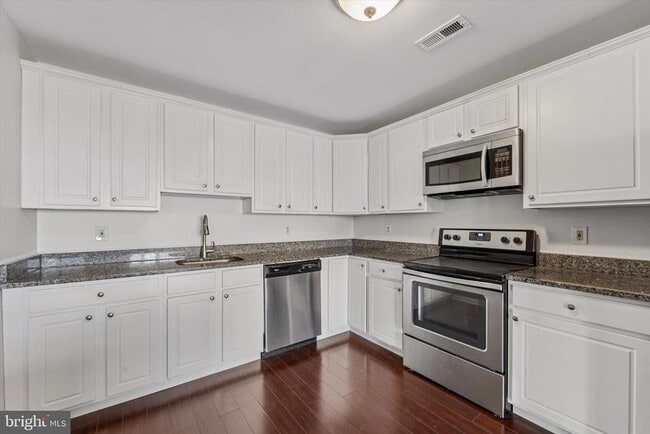 Photo - 5202 Drawbridge Ct