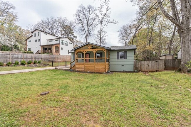 Photo - 1660 White Oak Way