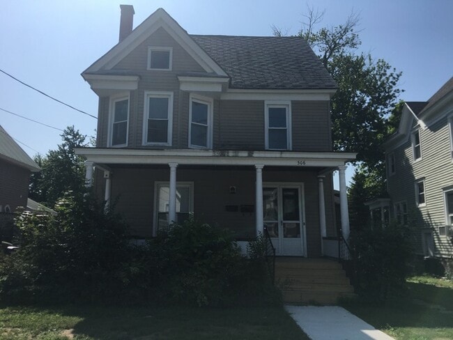 Building Photo - Gorgeous 5 bedroom 2 bath located on friendly neighborhood for rent!!!