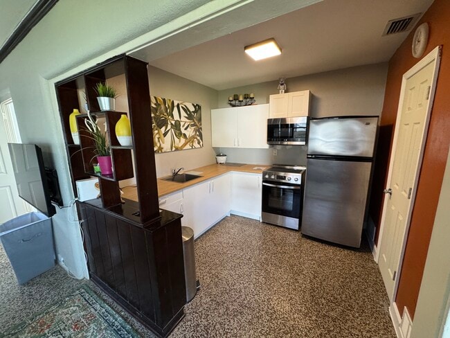 New full kitchen - 1721 Montcalm St Unit SoDo District Studio