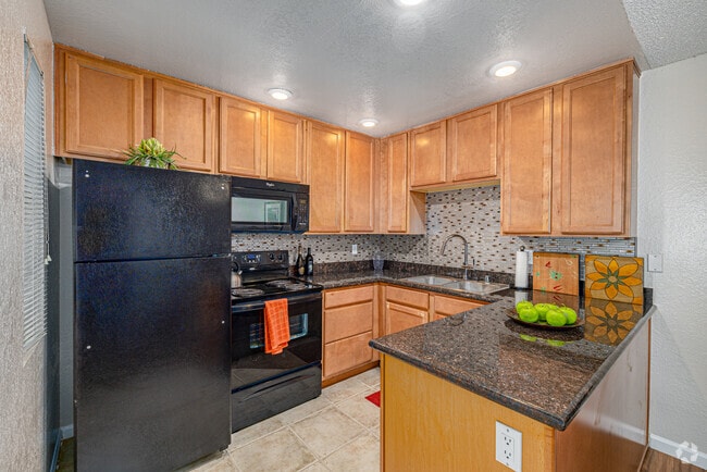 2BR, 2BA - 969SF - Kitchen
