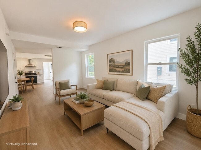 Photo - 942 Alexander St