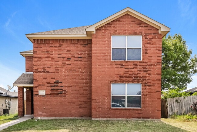 Building Photo - 3004 Lawndale Dr
