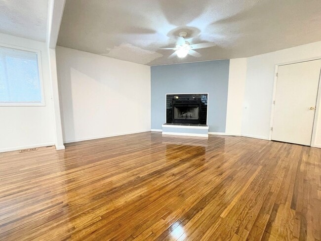 Photo - 514 W 9th Ave