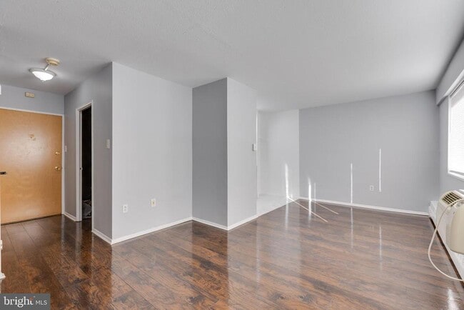 Building Photo - 2101 Chestnut St Unit 705