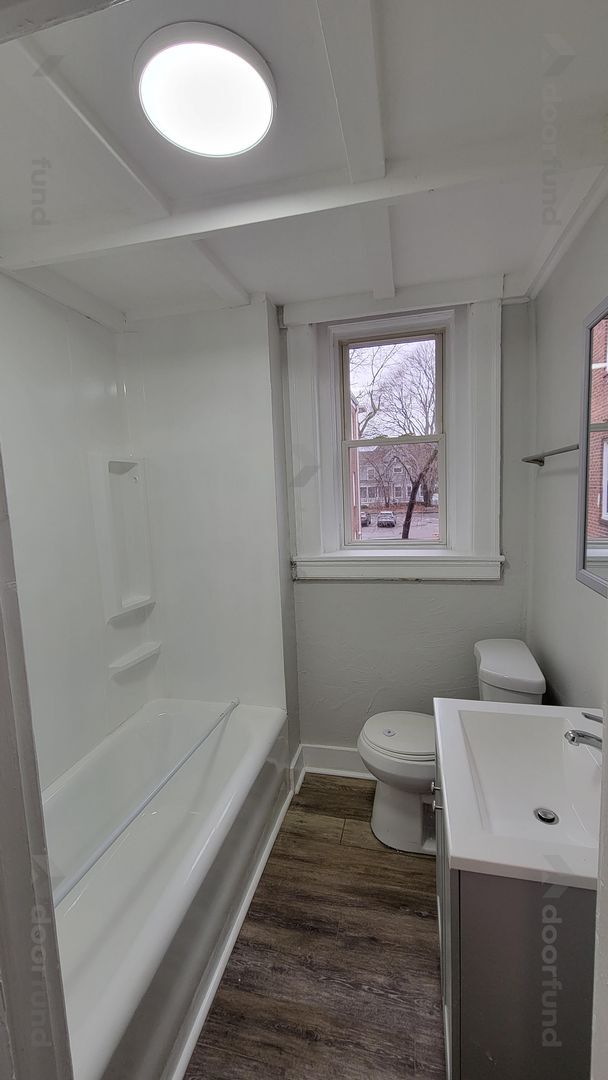 Photo - 1008 Main St Unit 3