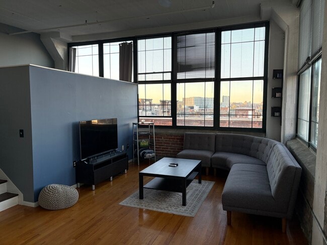 Building Photo - 314 N. 12th Street Unit 901