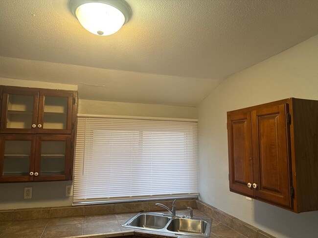 Photo - 1228 E Oak St