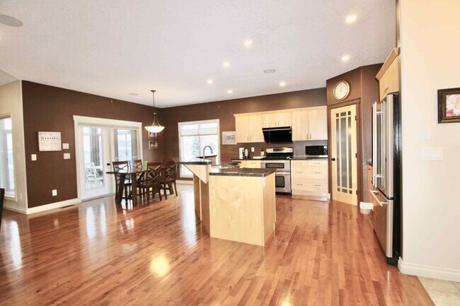 Photo - 9002 Lakeshore Dr