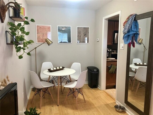 Building Photo - 3204 Menchaca Rd Unit 315